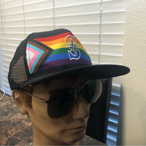 Melonwear Seattle Mariners 'Alaska Airline" Black Rainbow Snap Back  Ball Cap - Picture 1 of 12